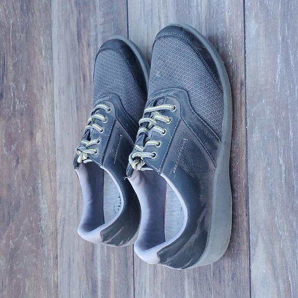 Clarks sneakers shoes sz 6D - Picture 1 of 10
